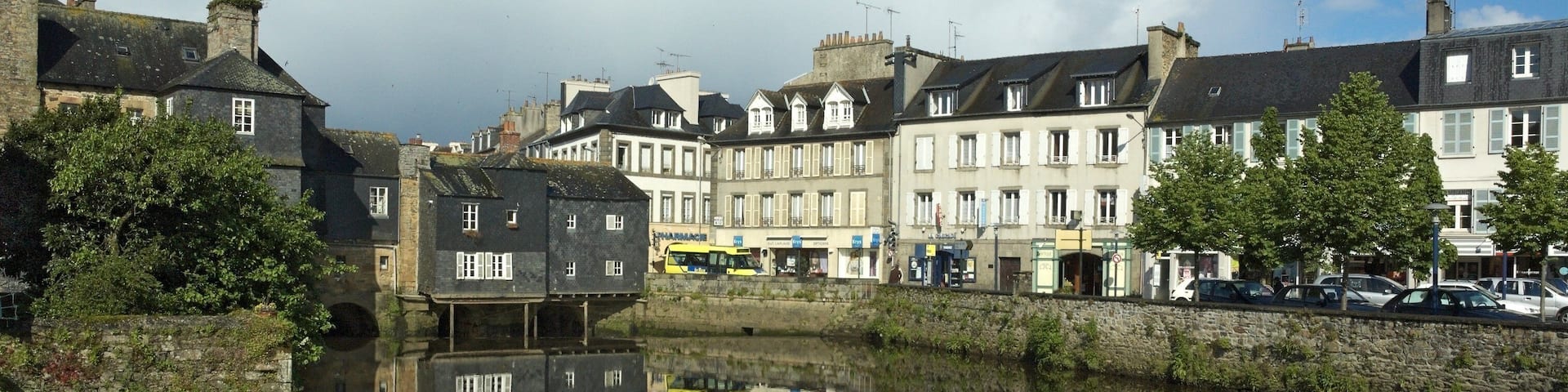 Pont de Rohan bridge, the upstream side, on the river Elorn. The buildings across the river are on Rue de la Tour d'Auvergne. Landerneau, FinistĂšre, Bretagne, France