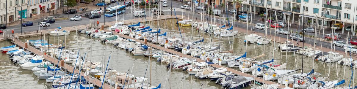 La Seyne-sur-Mer, la ville et le port de plaisance, Toulon, France