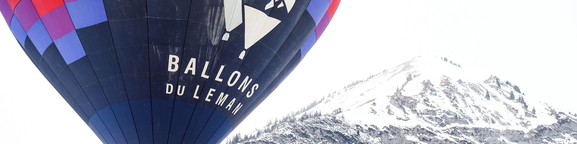 While in flight yesterday, this balloon had it all! Snow, wind, sun and clouds!  The Festival International de Ballons de Château-d'Oex is the place to be for balloon lovers. #Perspectives