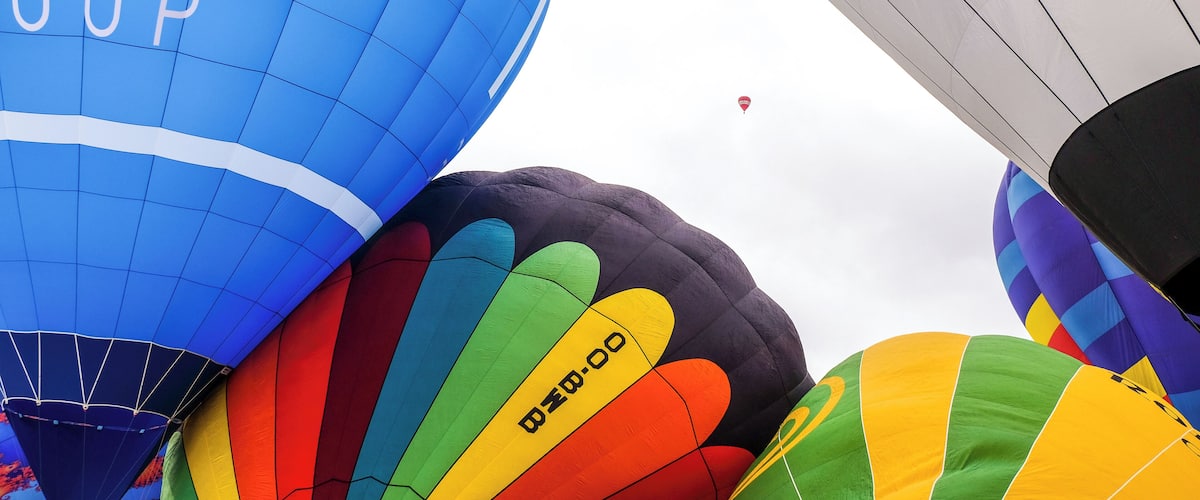 The Festival International de Ballons de Châteaux-d'Oex warms up January, and that for 41 years already! Yesterday was opening day of this year's edition and even if we had very variable weather, we had a blast. For balloon loves like me, it's the place to be! #Perspectives