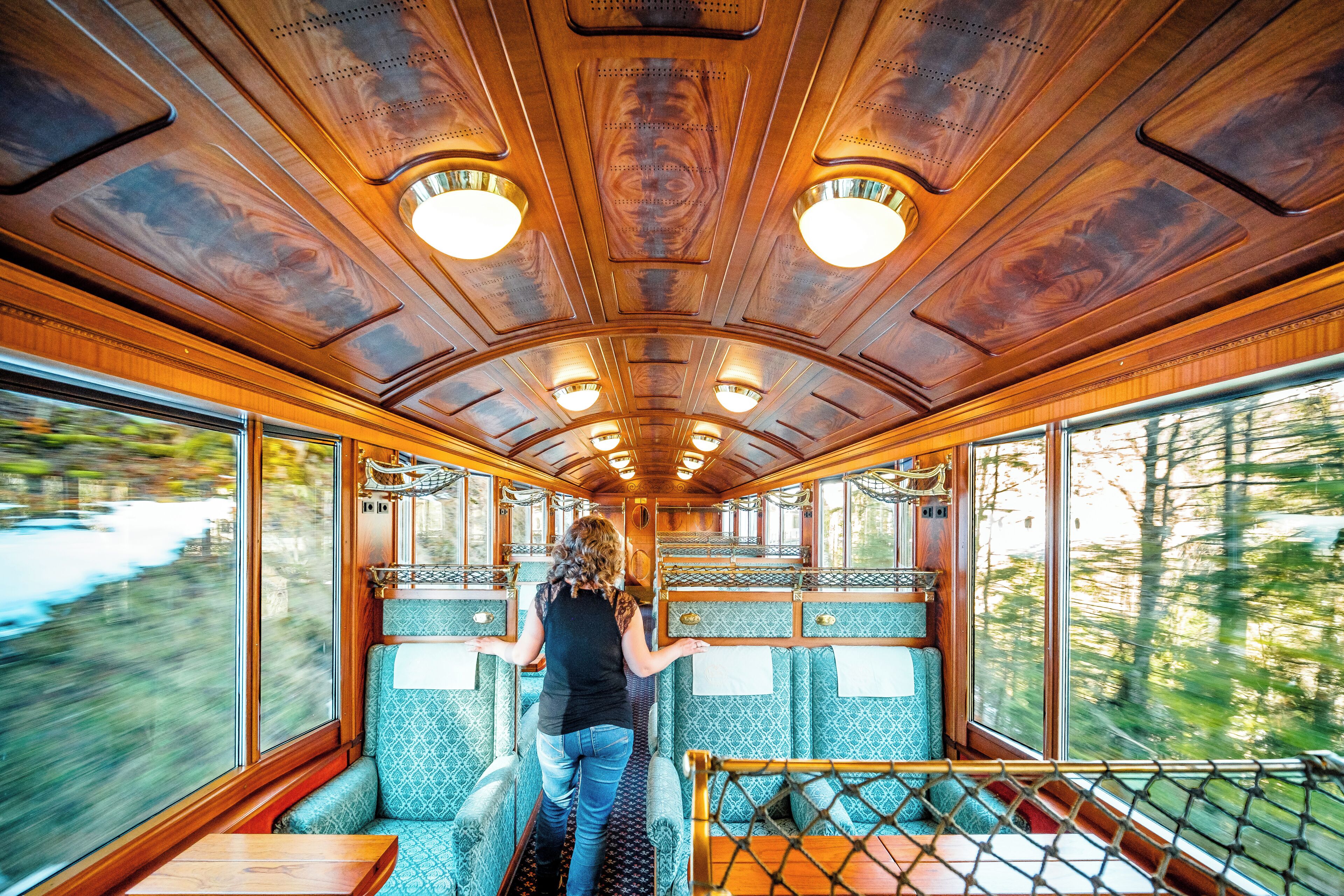 Travelling onboard the GoldenPass Belle Epoque trains is like stepping back in time. And since this is Switzerland, there are even Chocolate and Cheese trains that let you discover both the region and its products ! #ontheroad