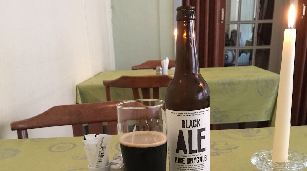 Cream of Asparagus with meat balls and a dark Ribe beer. Yummy!