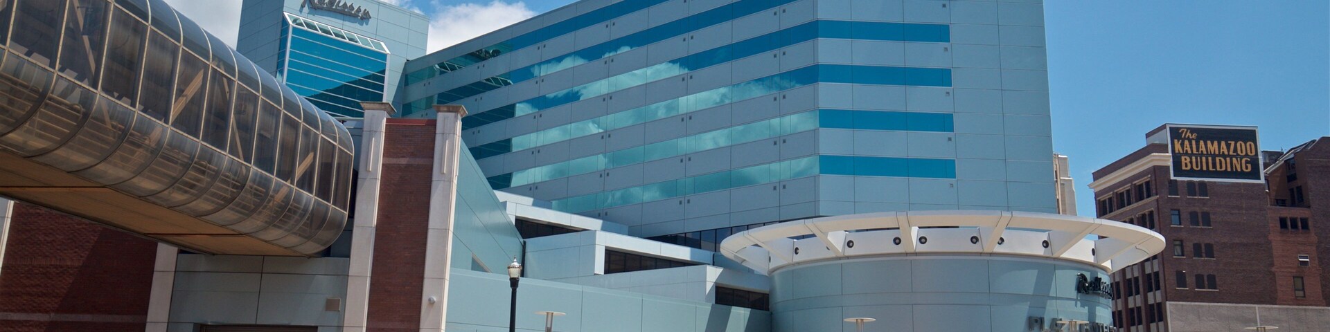 Kalamazoo que incluye arquitectura moderna