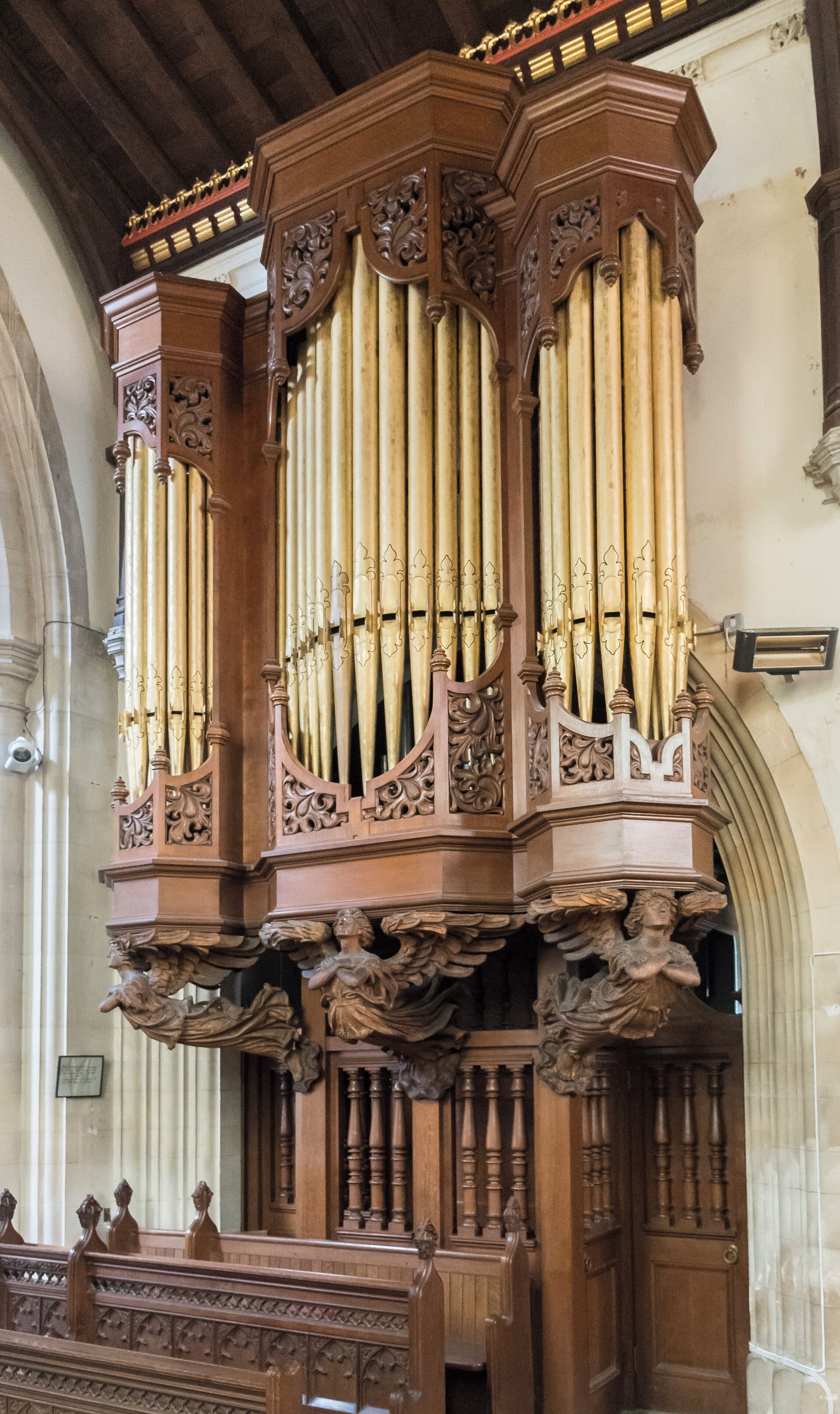 Originally by Brindley & Foster, 1905, with case by John T. Lee. Two manuals plus pedals, with 11 stops. It was upgraded in 2011.