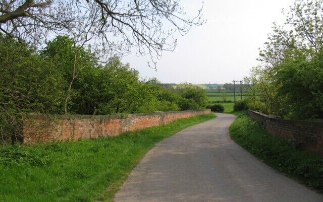 Bridge over railway. The brickwork is in need of some pointing!