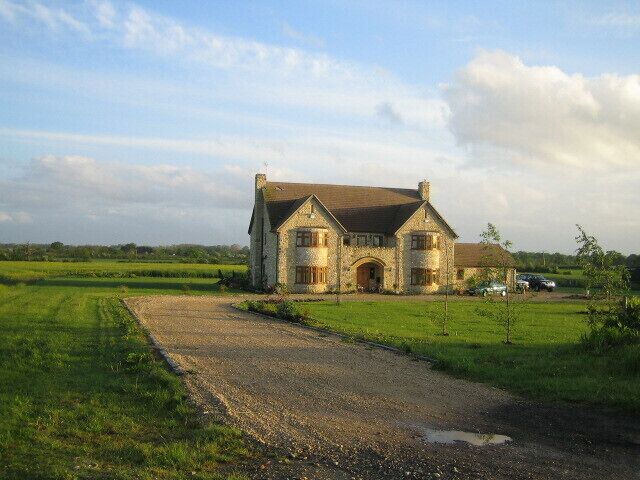 Elm Tree Farm, West Street, Steeple Claydon This newly built house on the C road west of Steeple Claydon has a sign near the public road saying it is Elm Tree Farm. It is not however marked as such on any OS map, indeed the building is not shown on the OS 1:25,000 map, though there are new farm buildings off camera to the right.