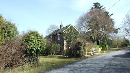 Crossing keeper's cottage, Three Legged Cross This is the old crossing keeper's cottage at Haddons Crossing, on the old West Moors to Salisbury railway.