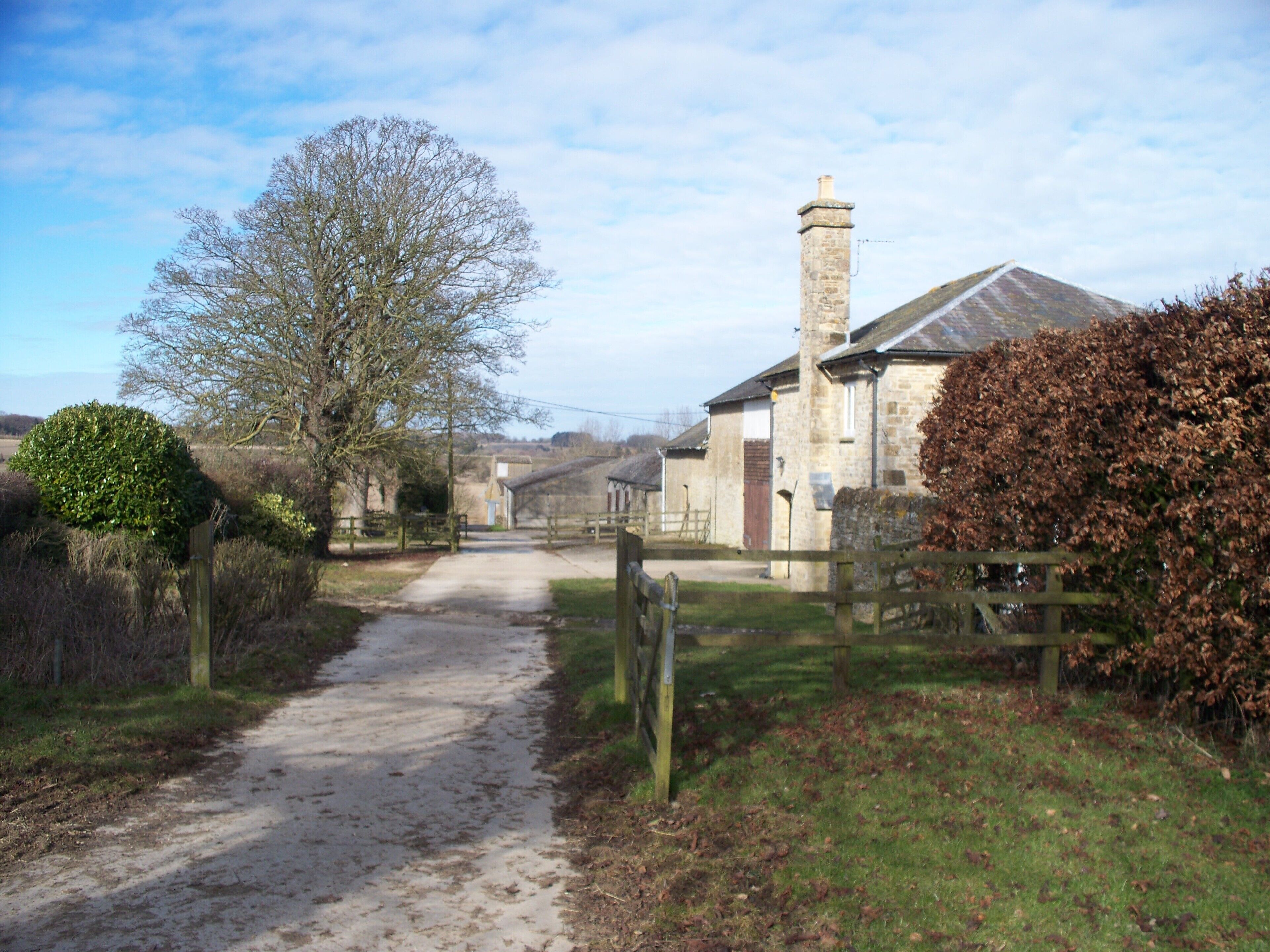 Through Litchfield Farm The bridleway passes through Litchfield Farm as its nears its end at Enstone.