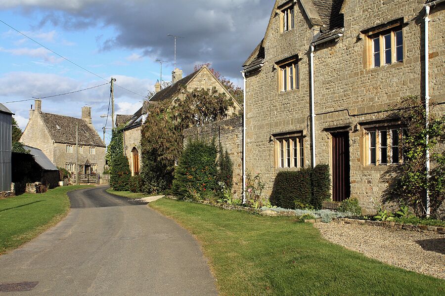 Bledington Chapel Lane Houses (2) These houses are opposite the hay shed. A closer view of the house in the distance is featured in my other photograph of houses in this lane.