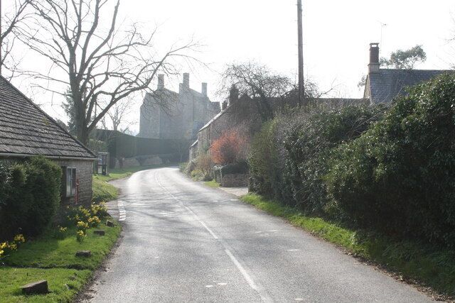 Road through Idbury