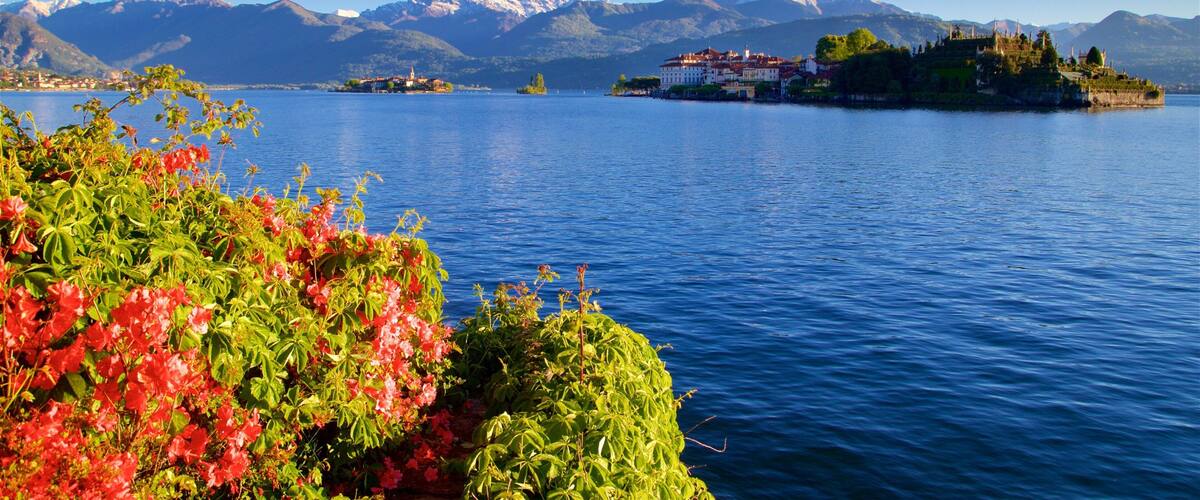 Stresa som viser fjell, solnedgang og innsjø