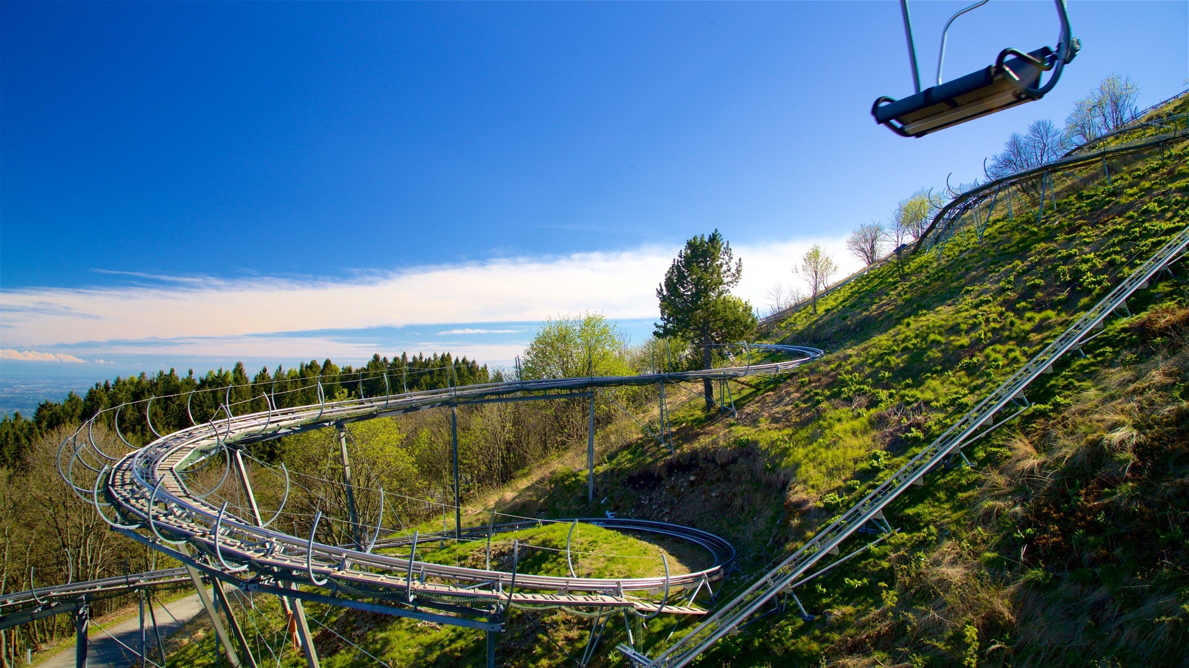 Funivia Stresa-Alpino-Mottarone mostrando escenas tranquilas y paseos