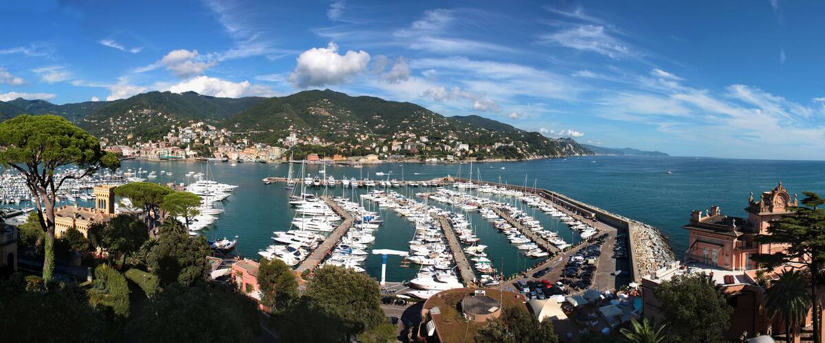 Italia - Veduta panoramica su Rapallo in Liguria