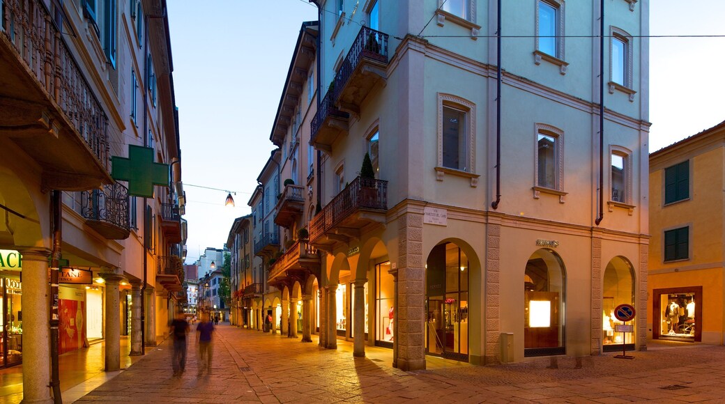 Varese som viser gatescener og nattbilder