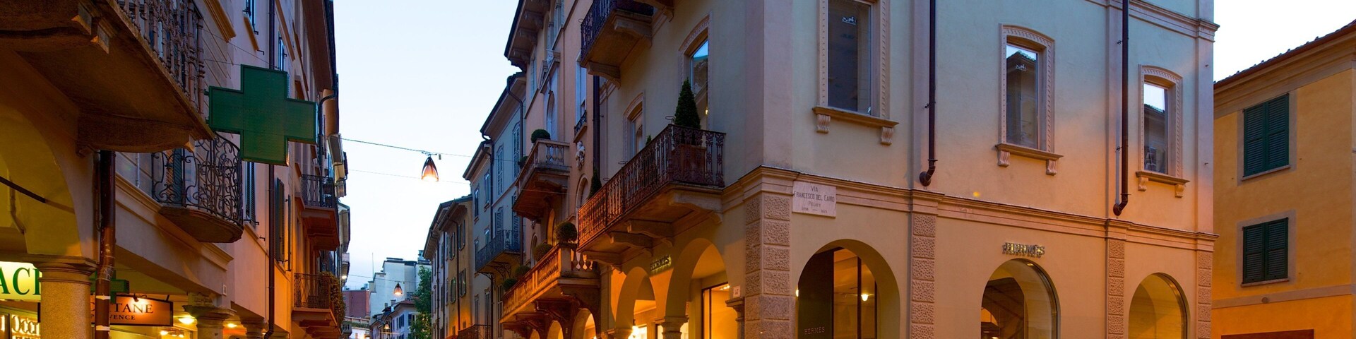 Varese que inclui cenas noturnas e cenas de rua