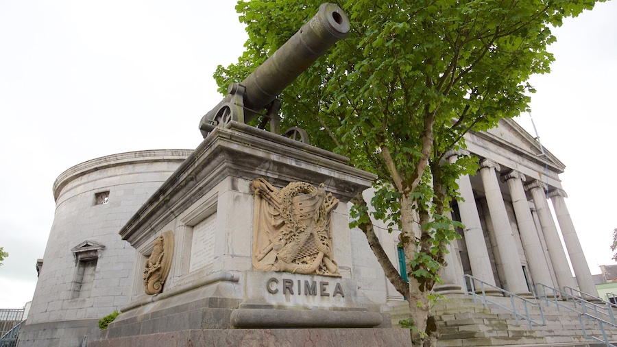 Tralee qui includes architecture patrimoniale, objets militaires et un château
