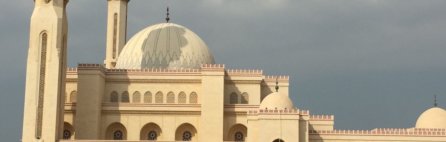 Took a visit to this mosque while in Bahrain. Had a tour with a guy from Turkmenistan, to be honest the call to prayer and actual prayers were very calming. Really enjoyed it. Beautiful building