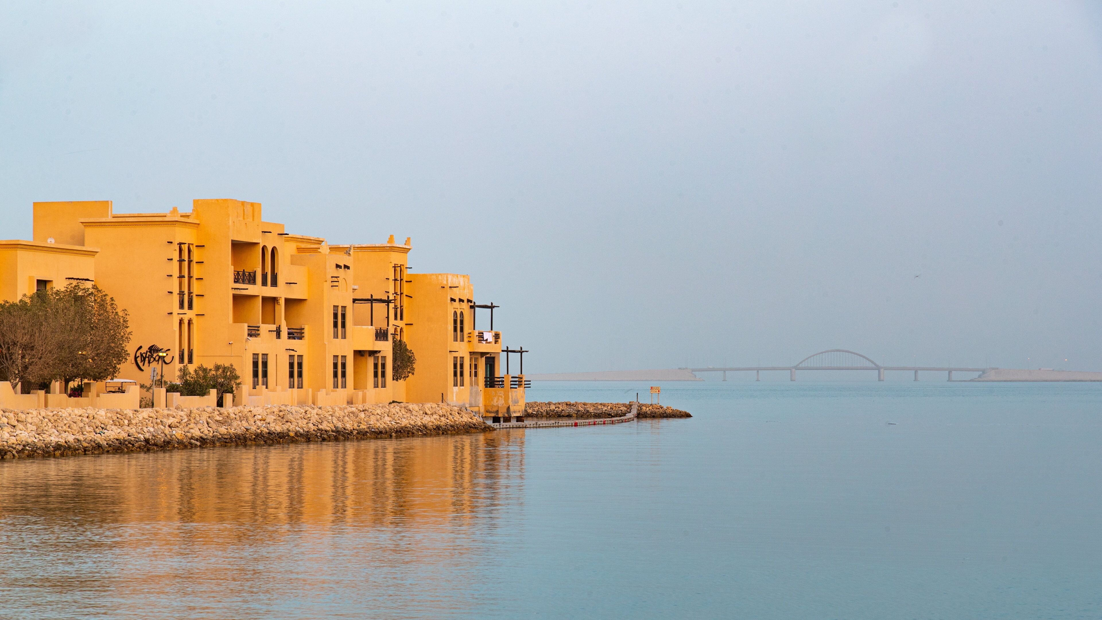 Manama showing a coastal town and general coastal views