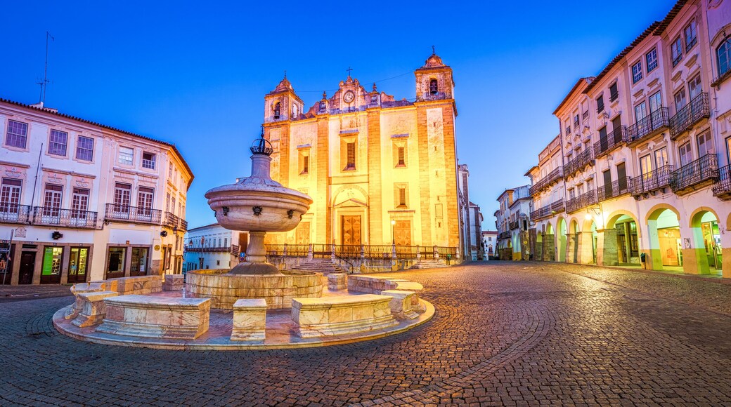 Évora