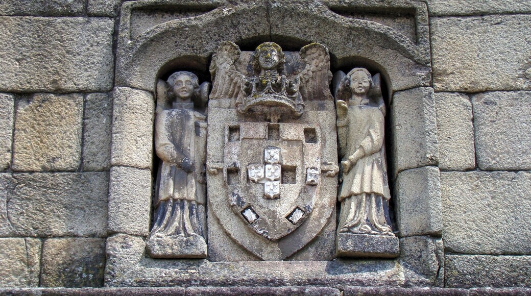#Guimaraes #Portugal #church
A Igreja de Nossa Senhora da Oliveira localiza-se no Centro Histórico de Guimarães em Portugal. A sua conservação externa não é das melhores. Tem uma arquitetura predominantemente gótica. à Monumento Nacional desde 1910. No seu entorno hå uma série de atraçÔes que também merecem uma visita. Saliento o Padrão do Salado, o museu de arte sacra Alberto Sampaio e a Torre dos Almadas.
The Nossa Senhora da Oliveira Church is located in the Historic Center of GuimarĂŁes in Portugal. Its external conservation is not the best. It has a predominantly Gothic architecture and has been a National Monument since 1910. In its surroundings there are a number of attractions that are also worth visiting: the Salado Pattern, the Alberto Sampaio Sacred Art Museum and the Almadas Tower.
