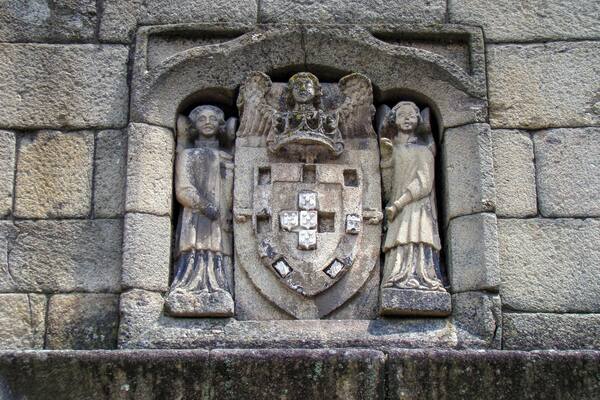 #Guimaraes #Portugal #church
A Igreja de Nossa Senhora da Oliveira localiza-se no Centro Histórico de Guimarães em Portugal. A sua conservação externa não é das melhores. Tem uma arquitetura predominantemente gótica. à Monumento Nacional desde 1910. No seu entorno hå uma série de atraçÔes que também merecem uma visita. Saliento o Padrão do Salado, o museu de arte sacra Alberto Sampaio e a Torre dos Almadas.
The Nossa Senhora da Oliveira Church is located in the Historic Center of GuimarĂŁes in Portugal. Its external conservation is not the best. It has a predominantly Gothic architecture and has been a National Monument since 1910. In its surroundings there are a number of attractions that are also worth visiting: the Salado Pattern, the Alberto Sampaio Sacred Art Museum and the Almadas Tower.