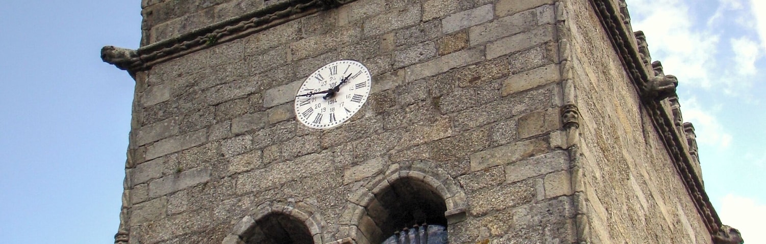 #Guimaraes #Portugal #church
A Igreja de Nossa Senhora da Oliveira localiza-se no Centro Histórico de Guimarães em Portugal. A sua conservação externa não é das melhores. Tem uma arquitetura predominantemente gótica. à Monumento Nacional desde 1910. No seu entorno hå uma série de atraçÔes que também merecem uma visita. Saliento o Padrão do Salado, o museu de arte sacra Alberto Sampaio e a Torre dos Almadas.
The Nossa Senhora da Oliveira Church is located in the Historic Center of GuimarĂŁes in Portugal. Its external conservation is not the best. It has a predominantly Gothic architecture and has been a National Monument since 1910. In its surroundings there are a number of attractions that are also worth visiting: the Salado Pattern, the Alberto Sampaio Sacred Art Museum and the Almadas Tower.