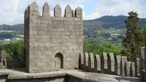 #Castelo #castle #Guimaraes #Portugal #History
O Castelo de Guimarães começou por um mosteiro mandado construir por Mumadona Dias no século X, antes, portanto, da formação de Portugal. Como os ataques dos mouros eram frequentes decidiram construir uma muralha para proteger a comunidade e os monges que viviam no seu interior. Foi esta fortaleza que deu origem ao Castelo de Guimarães. Mais tarde, no século XII, foi neste castelo que nasceu Dom Afonso Henriques que viria a ser o primeiro rei de Portugal. Com a falta de uso o castelo foi-se degradando. Recentemente foi recuperado e classificado como Monumento Nacional. É também considerado Patrimônio Mundial pela UNESCO. Um lugar cheio de história e que foi berço de Portugal. Não é à toa que em um pedaço da muralha original tem os dizeres “Aqui nasceu Portugal”.
The Castle of Guimarães began with a monastery built by Mumadona Dias in the 10th century, before, therefore, the formation of Portugal. As the attacks of the Moors were frequent they decided to build a wall to protect the community and the monks that lived inside. It was this fort that gave origin to the Castle of Guimarães. Later, in the twelfth century, it was in this castle that Dom Afonso Henriques was born. Some years after he would become the first king of Portugal. With the lack of use the castle was degrading. Recently it was recovered and classified as National Monument. It is also considered World Heritage by UNESCO. A place full of history and that was cradle of Portugal. It is no wonder that in a piece of the original wall has the words "Here was born Portugal".