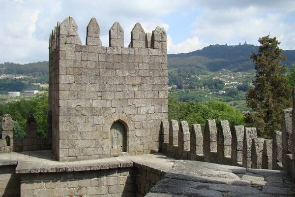 #Castelo #castle #Guimaraes #Portugal #History
O Castelo de Guimarães começou por um mosteiro mandado construir por Mumadona Dias no século X, antes, portanto, da formação de Portugal. Como os ataques dos mouros eram frequentes decidiram construir uma muralha para proteger a comunidade e os monges que viviam no seu interior. Foi esta fortaleza que deu origem ao Castelo de Guimarães. Mais tarde, no século XII, foi neste castelo que nasceu Dom Afonso Henriques que viria a ser o primeiro rei de Portugal. Com a falta de uso o castelo foi-se degradando. Recentemente foi recuperado e classificado como Monumento Nacional. É também considerado Patrimônio Mundial pela UNESCO. Um lugar cheio de história e que foi berço de Portugal. Não é à toa que em um pedaço da muralha original tem os dizeres “Aqui nasceu Portugal”.
The Castle of Guimarães began with a monastery built by Mumadona Dias in the 10th century, before, therefore, the formation of Portugal. As the attacks of the Moors were frequent they decided to build a wall to protect the community and the monks that lived inside. It was this fort that gave origin to the Castle of Guimarães. Later, in the twelfth century, it was in this castle that Dom Afonso Henriques was born. Some years after he would become the first king of Portugal. With the lack of use the castle was degrading. Recently it was recovered and classified as National Monument. It is also considered World Heritage by UNESCO. A place full of history and that was cradle of Portugal. It is no wonder that in a piece of the original wall has the words "Here was born Portugal".