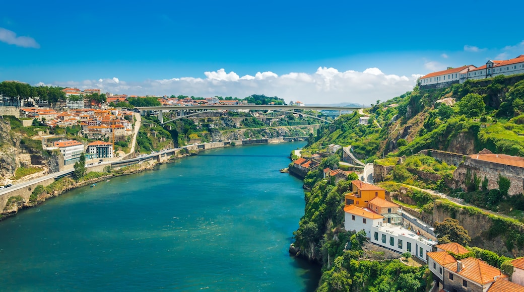 Porto, Portugal: Ponte Infante D Henriques bridge over Duoro river connecting Vila Nova de Gaia and Ribeira district