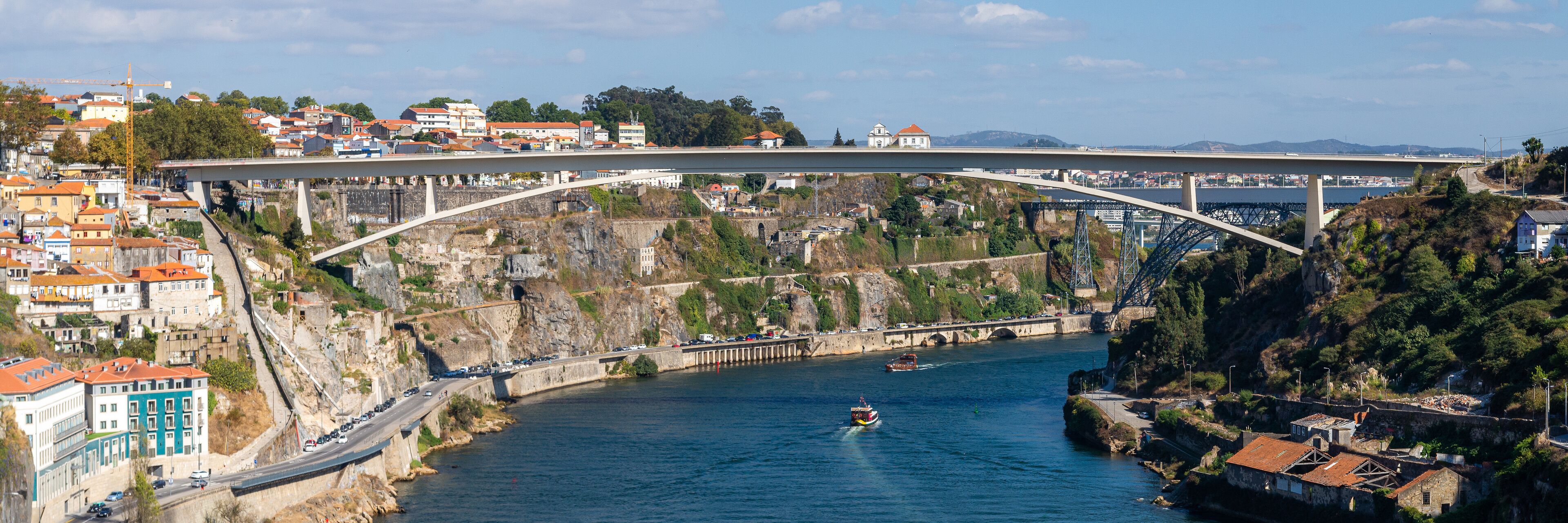 Prince Henry Bridge or Ponte do Infante D. Henrique over Douro Rive between cities of Porto and Vila Nova de Gaia, Portugal.