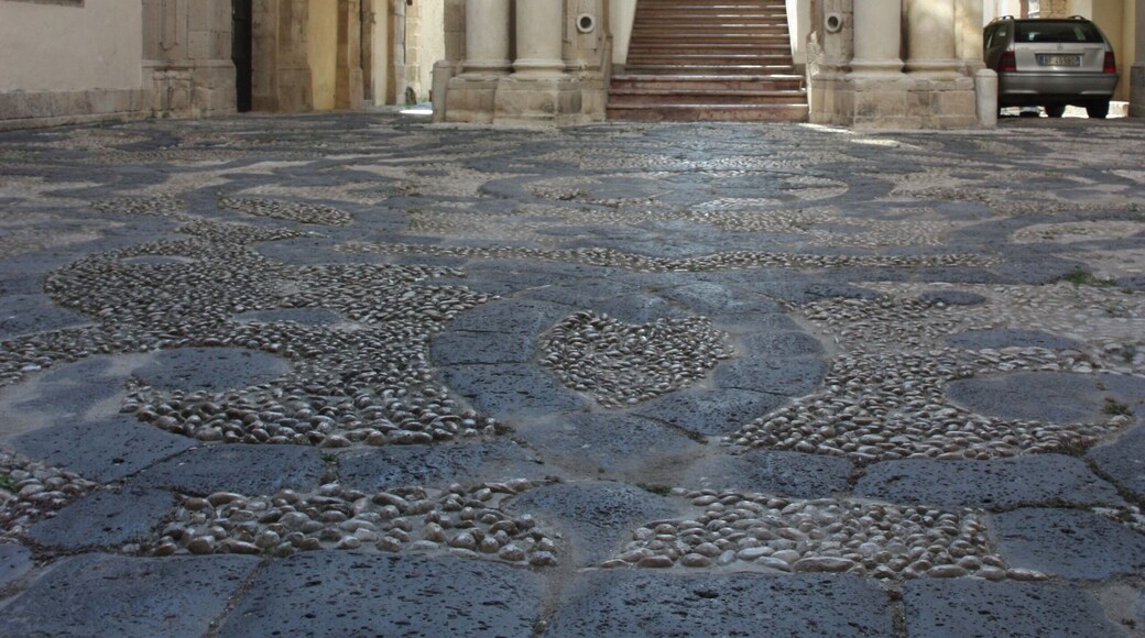 Always in the main square of the Ortigia Island. Palace superb.
