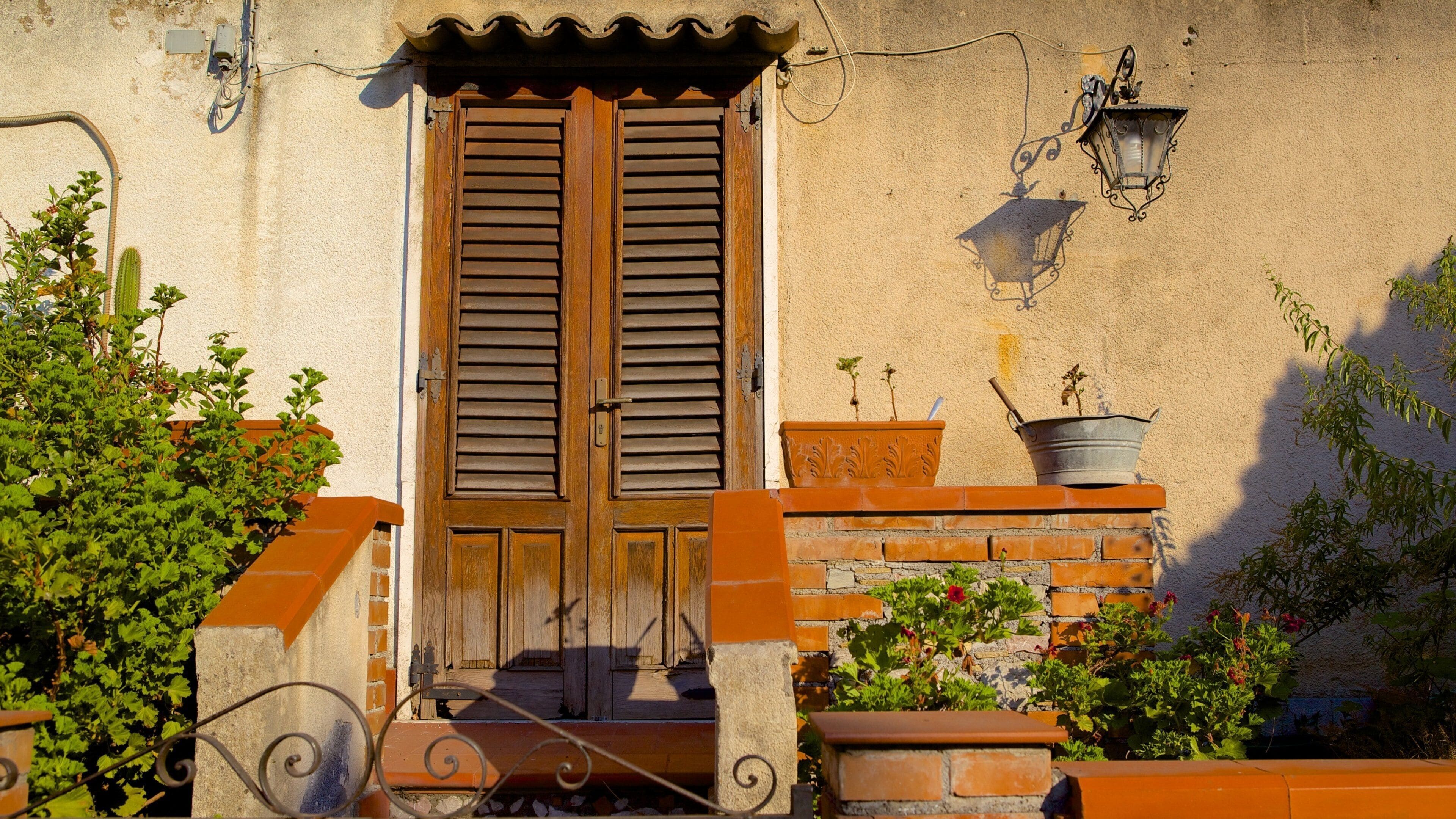 Taormina featuring a house and heritage architecture