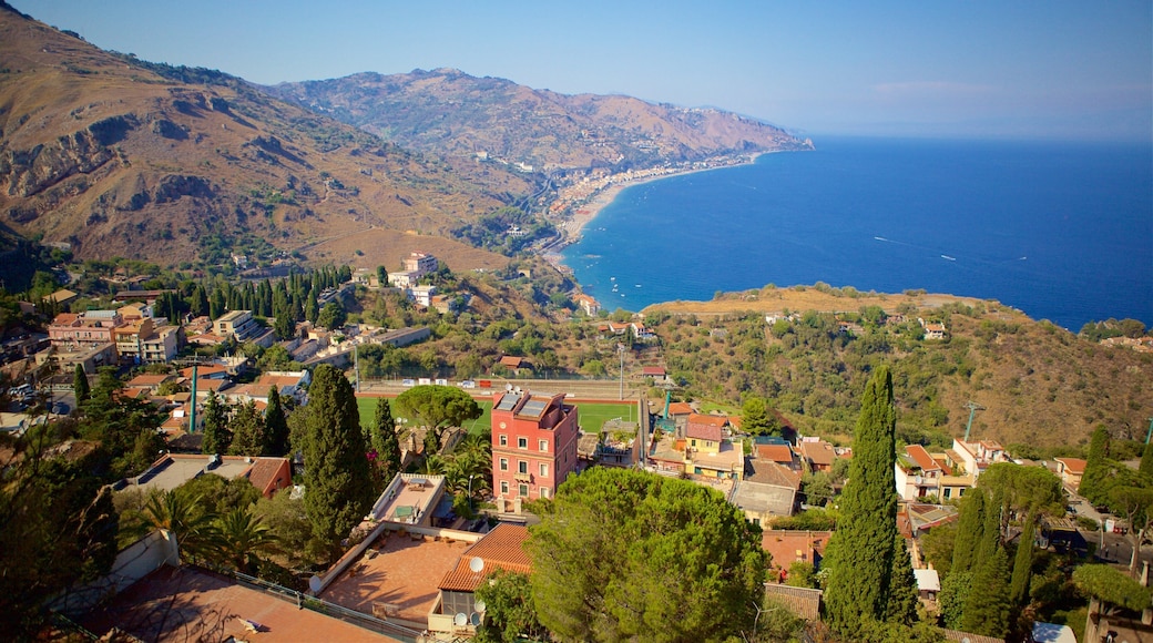 Taormina som viser landskap, kyst og kystby
