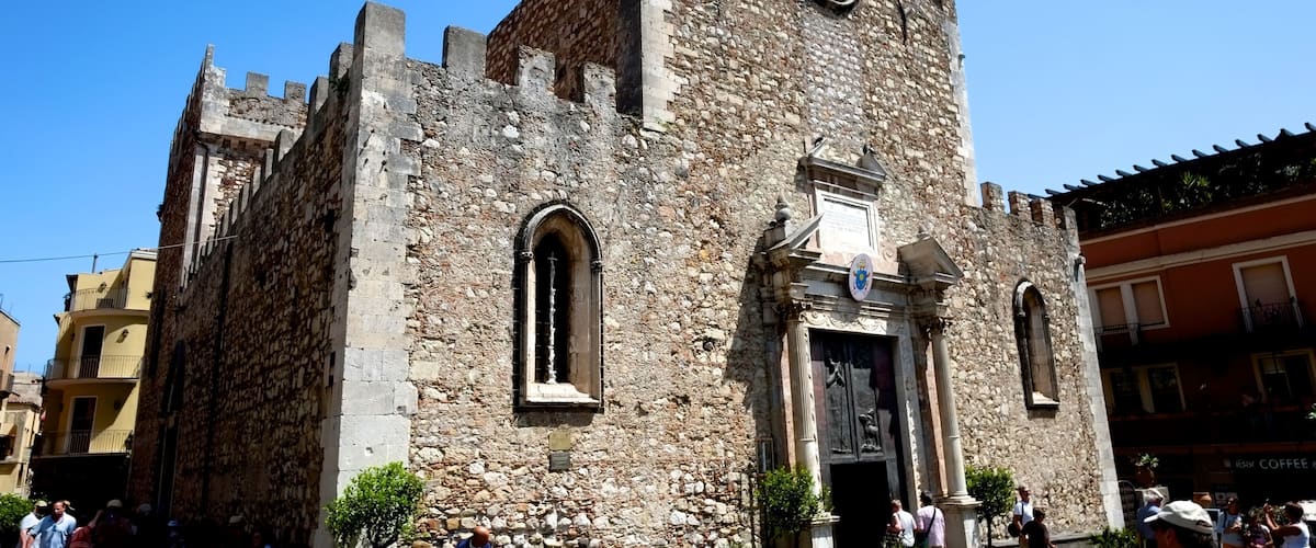 The fortress Duomo, which is what Taormina's main cathedral is considered, was built around the year 1400 on the ruins of a small mediaeval church.