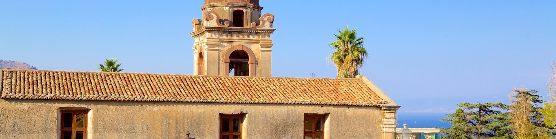 Mesina ofreciendo elementos religiosos, arquitectura patrimonial y una iglesia o catedral
