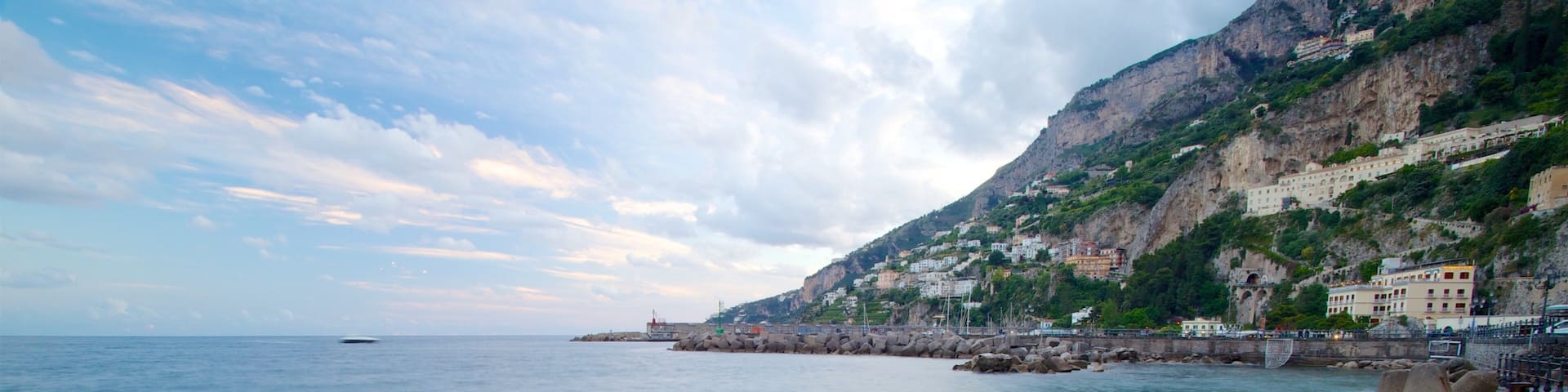 Amalfi showing rocky coastline