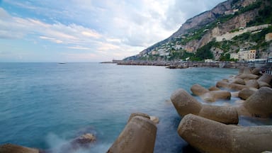 Amalfi showing rocky coastline