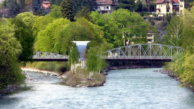 Brixen, Mündung der Rienz (rechts) in den Eisack (links).