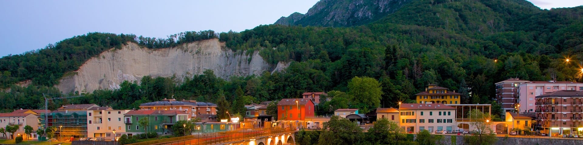 Lecco presenterar nattliv, berg och en bro