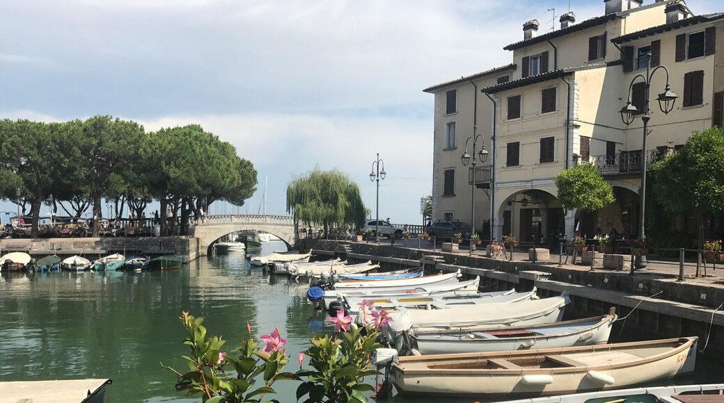 Lovely little spot with cafes all round before taking a nice walk along the front.