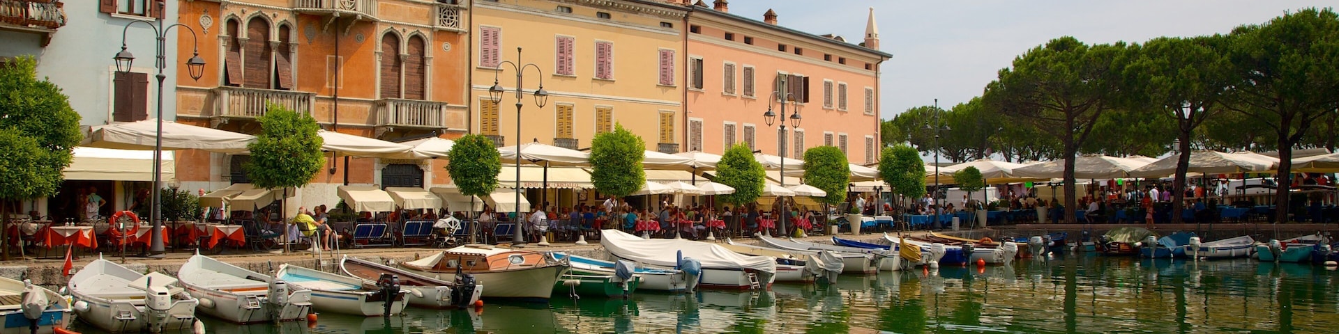 迪塞薩諾德加達 呈现出 小鎮或村莊, 划船 和 綜覽海岸風景