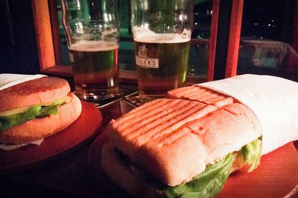 Very friendly atmosphere! Had a great meal, laughed a lot, felt like home! :)
#delicious