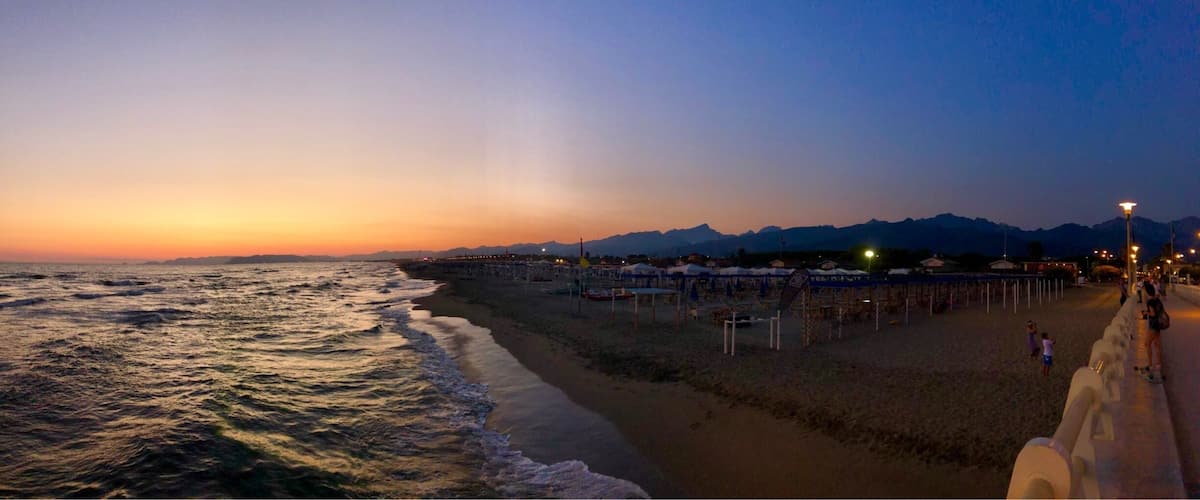 Forte dei Marmi, Italy 🇮🇹
Forte dei Marmi is a cute little beach town situated on the Tuscan coast. The sea isn’t anything spectacular but the town is known for being THE place to be for celebs, so don’t get mindblown by the prices for food and shops.
#fortedeimarmi #beach #sea #tuscany #italy #goldenhour