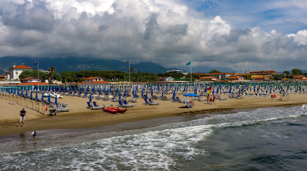 Seascape on the Tuscan coast from the pier at Forte dei Marmi, Versilia, Tuscany, Italy