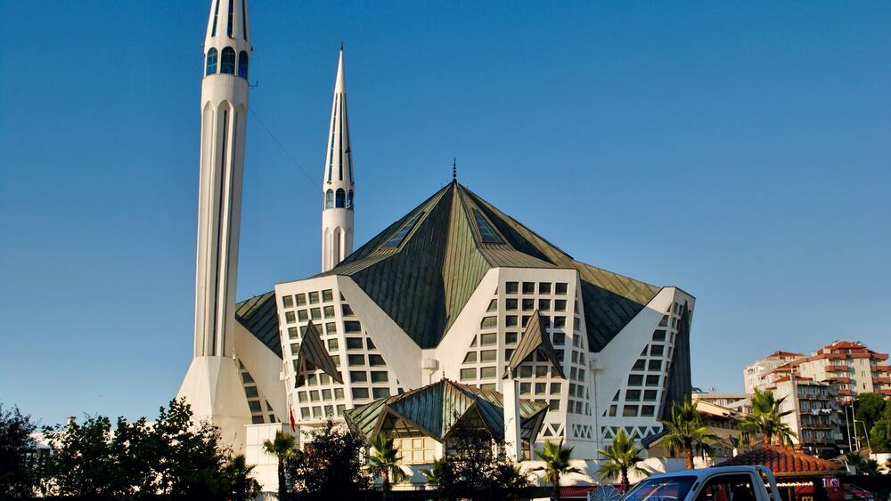 The unusual style exterior of Akcakoca Central Mosque against blue sky. Designed by Ergun Subasi. 20th Century. Akcakoca Turkey