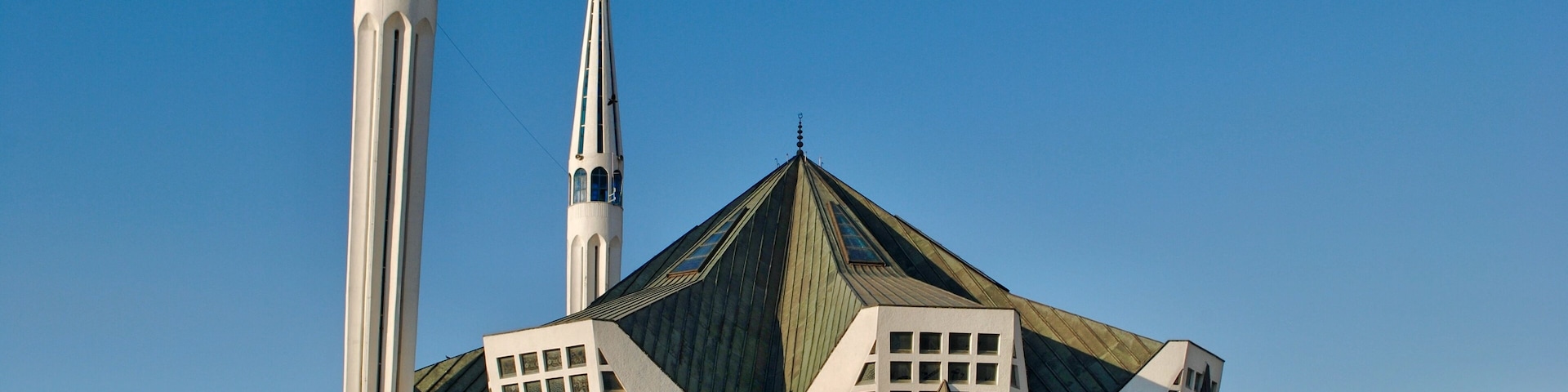 The unusual style exterior of Akcakoca Central Mosque against blue sky. Designed by Ergun Subasi. 20th Century. Akcakoca Turkey