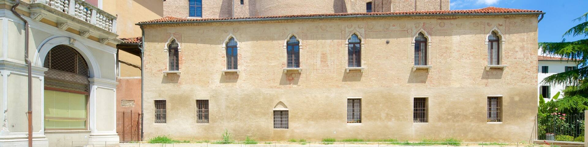 Mestre showing street scenes