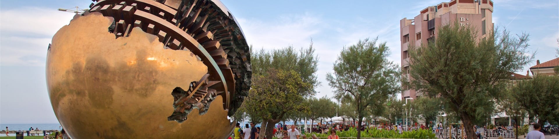 Pesaro showing outdoor art