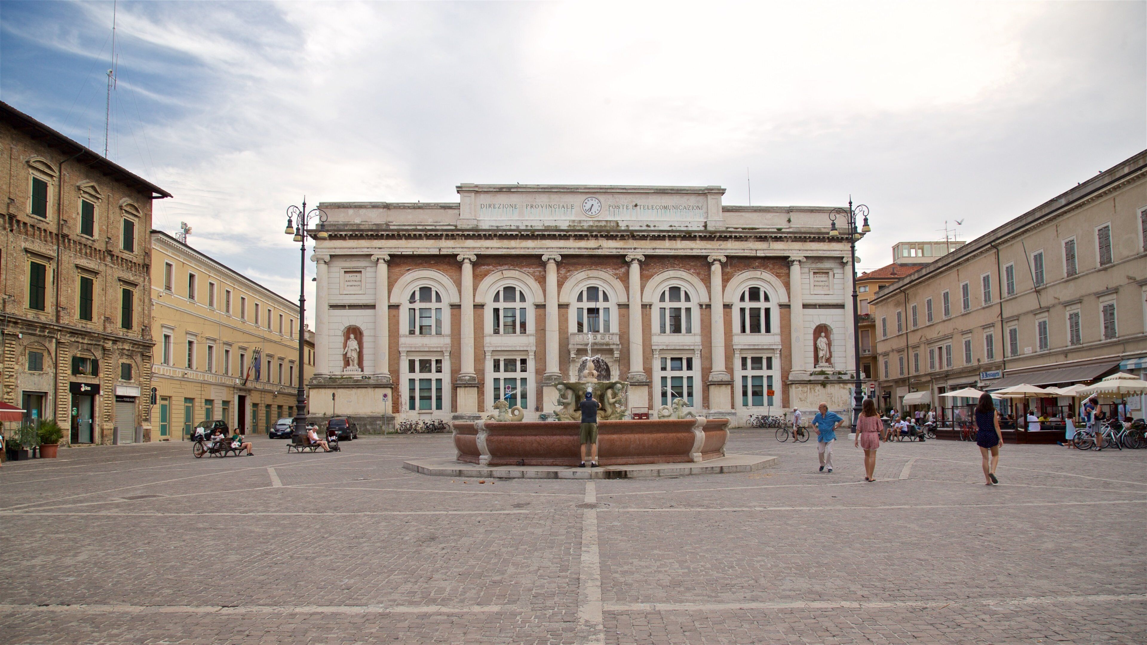 Pesaro featuring a square or plaza, street scenes and a fountain