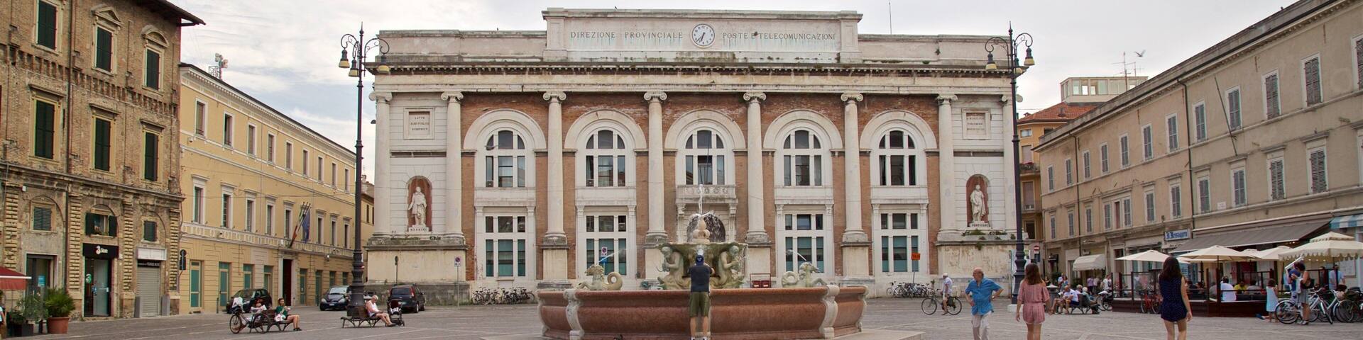 ペザロ フィーチャー ストリート シーン, 広場 と 噴水